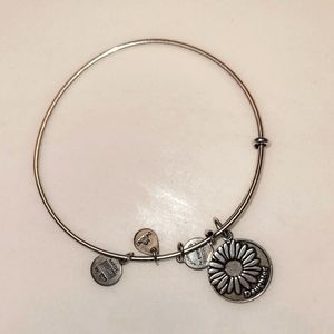 Flower daughter braceler